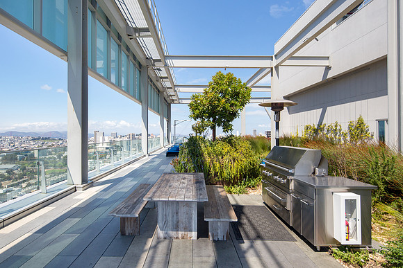 100 Van Ness Ave_Roof_Q5A8857